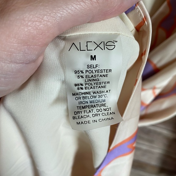 Alexis Fiji Wrap Dress in Wisteria Size Medium NWT - Picture 10 of 10